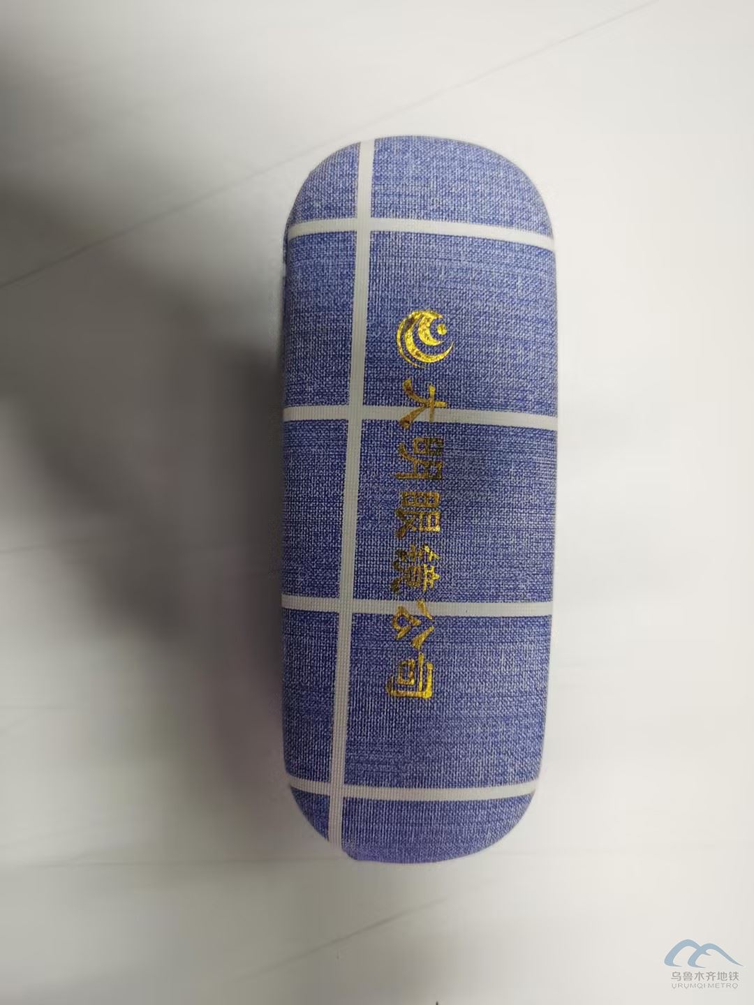 藍(lán)底白條紋眼鏡盒.jpg