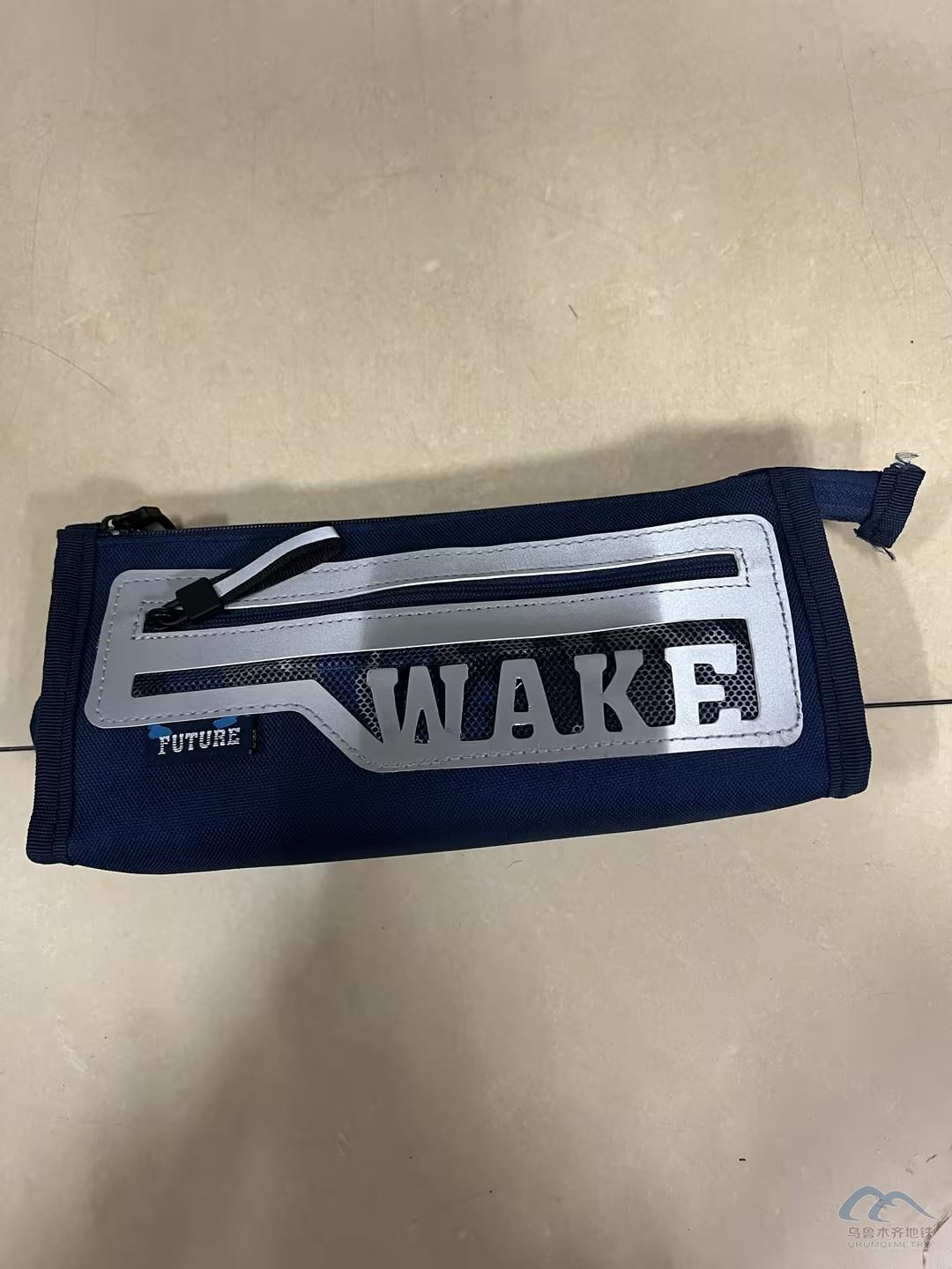 藍(lán)色筆袋.jpg 藍(lán)色筆袋.jpg