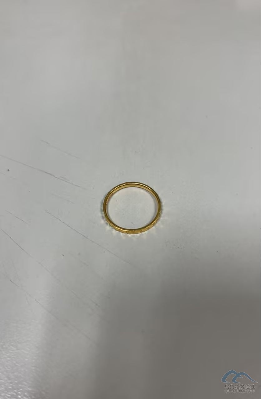 金色戒指.jpg