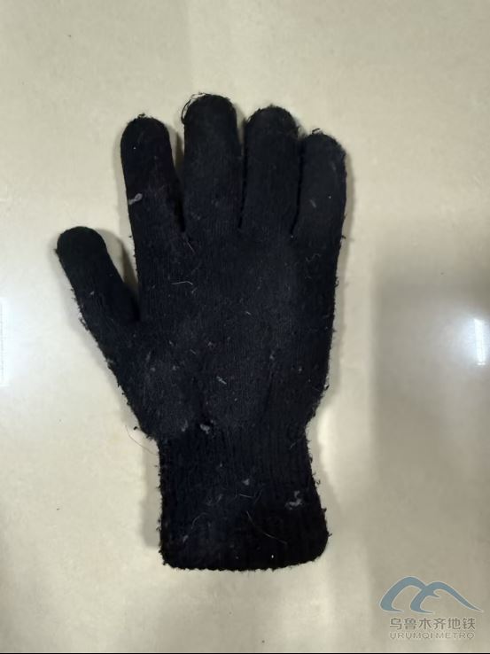 2025年1月4日地鐵1號(hào)線站內(nèi)遺失物品380.png 2025年1月4日地鐵1號(hào)線站內(nèi)遺失物品380.png